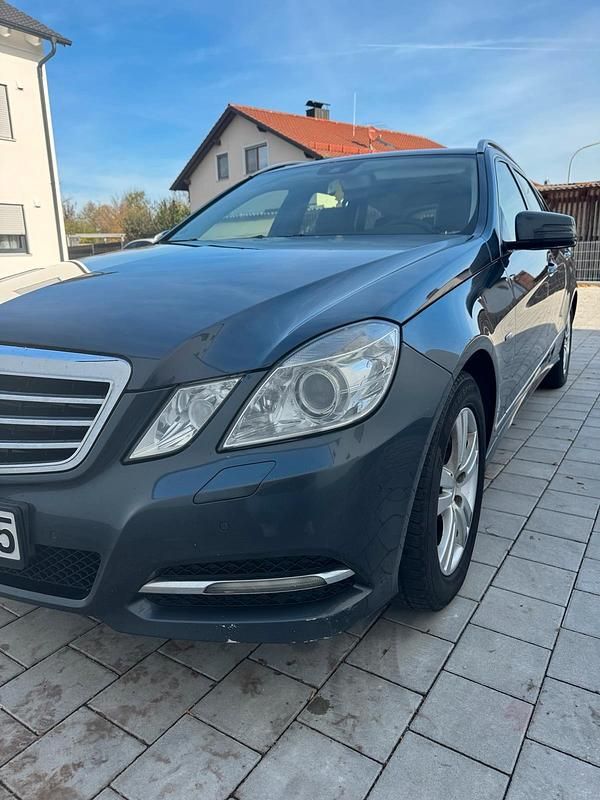 Gelb Gebraucht 2011 Mercedes E300 Kombi | 6.900 € (Guter Preis) - Bild 1/4