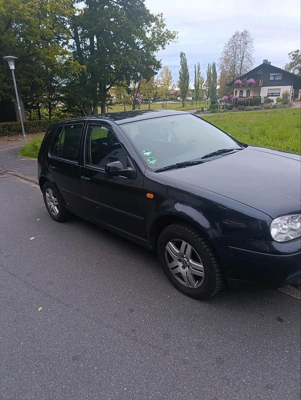 Schwarz Gebraucht 1999 VW Golf IV Kombi | 1.500 € (Etwas zu teuer) - Bild 1/4