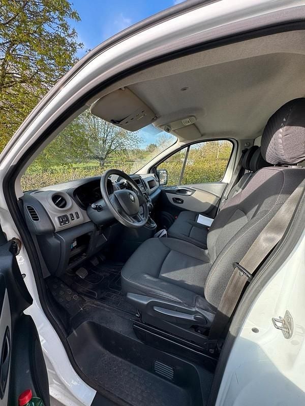 Gebraucht Renault Traffic 95 PS (69 kW) 2018 Weiß Van / Kleinbus