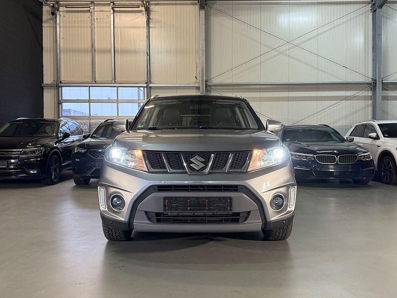 Gebraucht Suzuki Vitara 140 PS (102 kW) 2016 Grau SUV