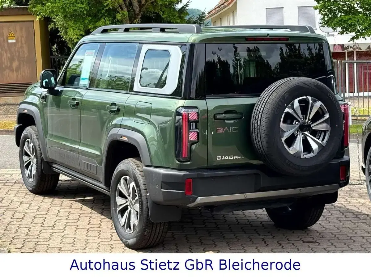Neu Baic BJ40 234 PS (172 kW) 2026 Grünmetallic SUV