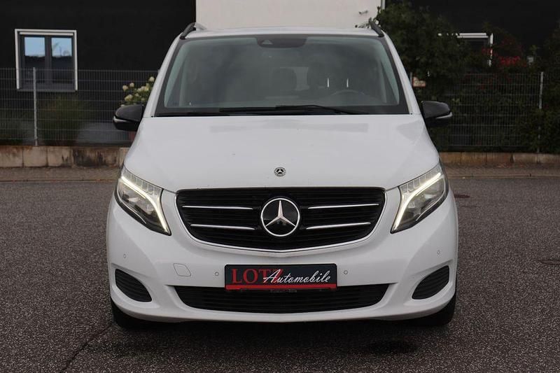 Bergkristallweiß metallic Gebraucht 2018 Mercedes V250 Edition Van / Kleinbus | 26.990 € (Fairer Preis) - Bild 1/4