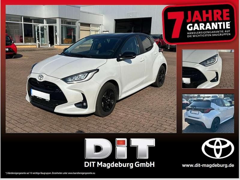 Schneeweiß Gebraucht 2024 Toyota Yaris Hybrid Comfort Kleinwagen | 21.990 € (Guter Preis) - Bild 1/4
