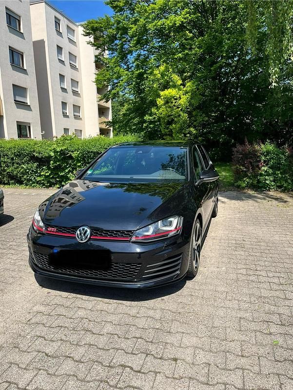 Schwarz Gebraucht 2016 VW Golf VII GTI Kleinwagen | 18.299 € - Bild 1/4