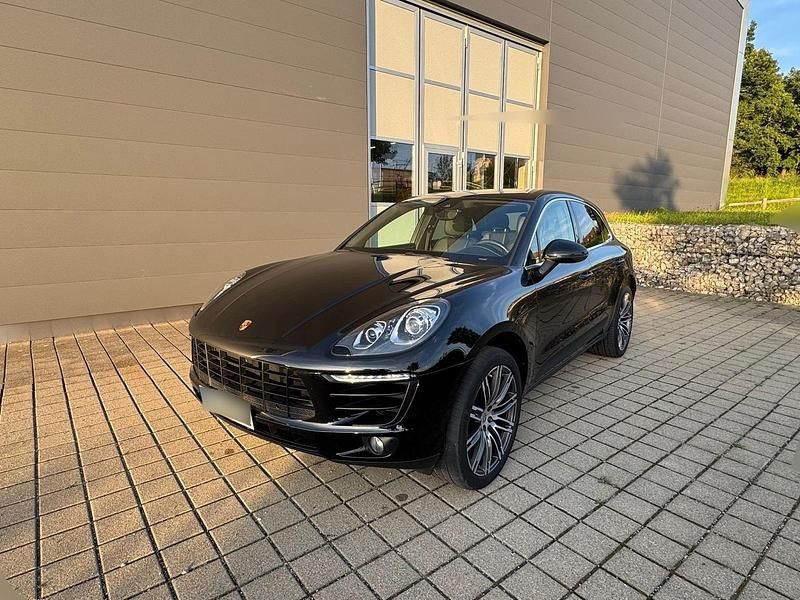 Schwarz Gebraucht 2015 Porsche Macan Turbo SUV | 32.500 € - Bild 1/4