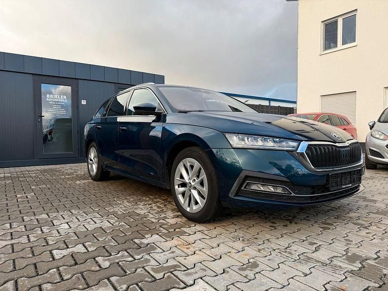 Blau Gebraucht 2020 Skoda Octavia First Edition Kombi | 18.500 € (Etwas zu teuer) - Bild 1/4