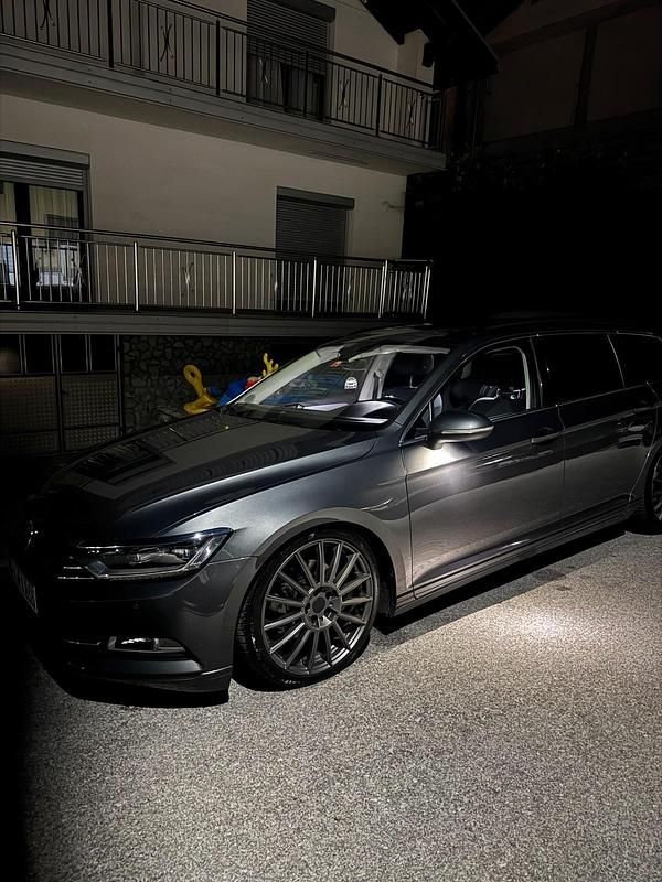 Grau Gebraucht 2017 VW Passat Kombi | 13.800 € (Guter Preis) - Bild 1/4