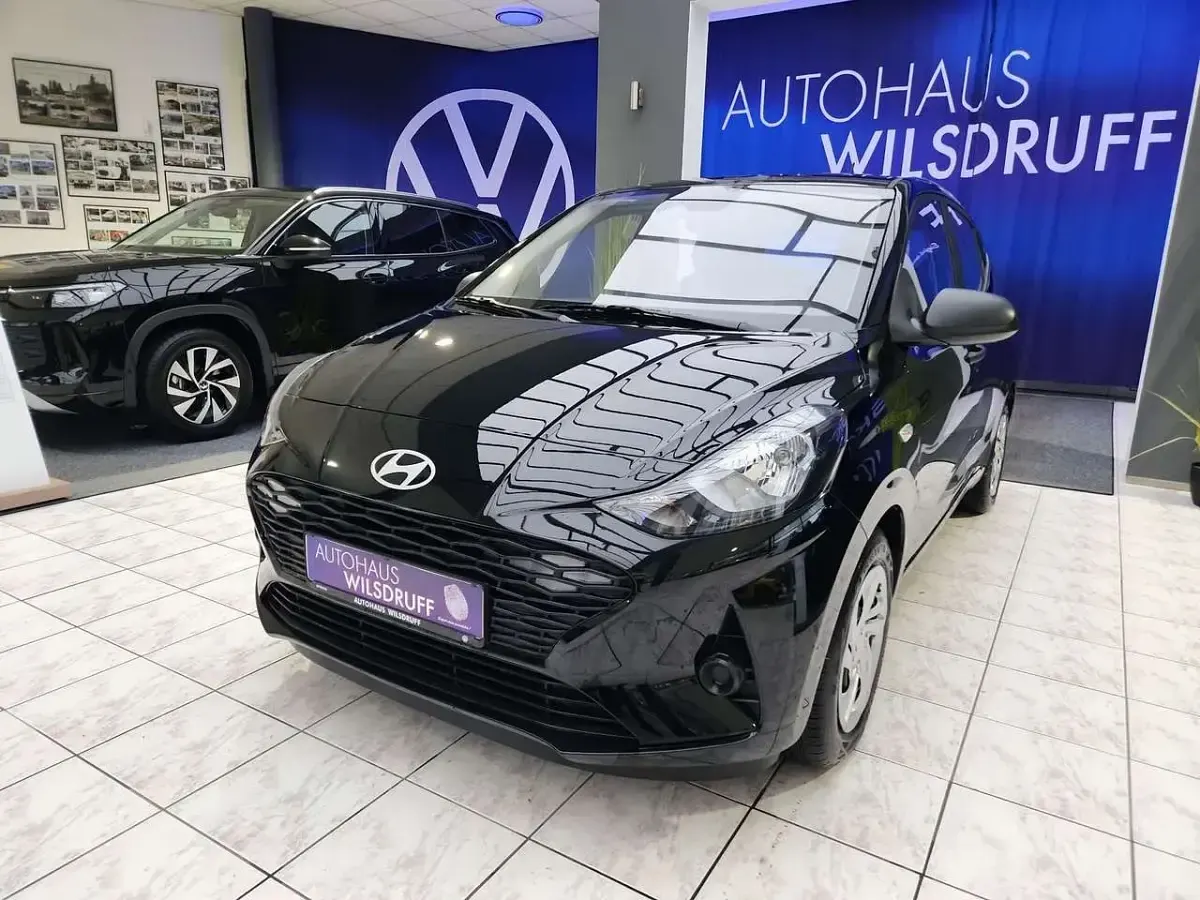 Neu Hyundai i10 Comfort 63 PS (46 kW) 2025 Schwarz Kleinwagen