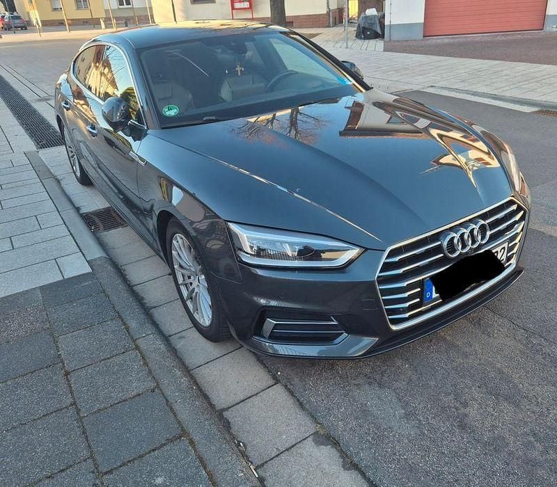 Grau Gebraucht 2018 Audi A5 Sportback Ambiente Kleinwagen | 22.999 € (Fairer Preis) - Bild 1/4