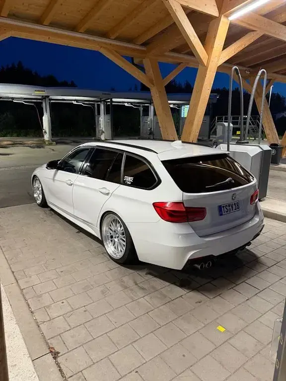 Gebraucht BMW 330 M Sport 258 PS (189 kW) 2016 Weiß Kombi