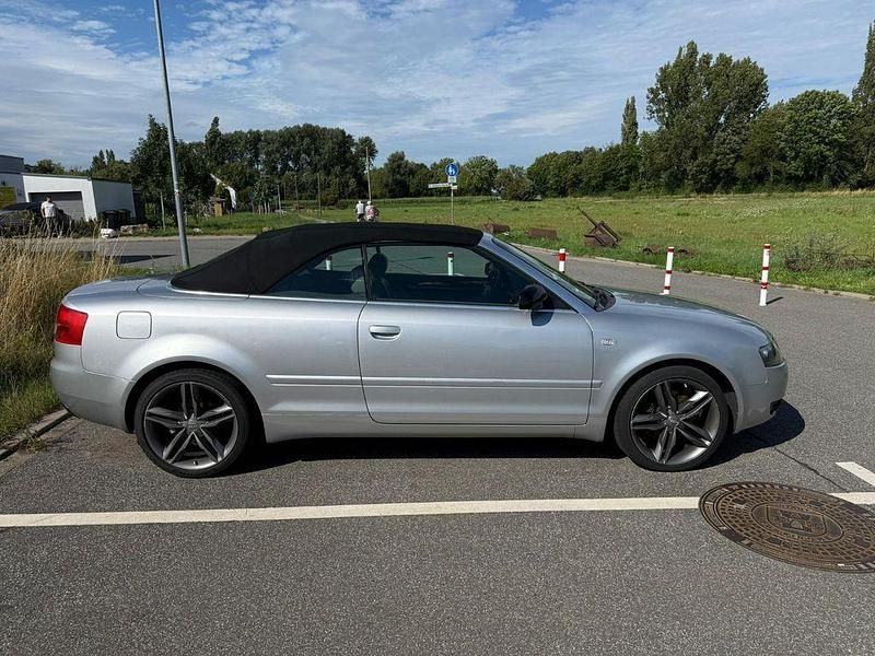 Silber Gebraucht 2002 Audi A4 Cabriolet Cabrio | 3.700 € (Etwas zu teuer) - Bild 1/4