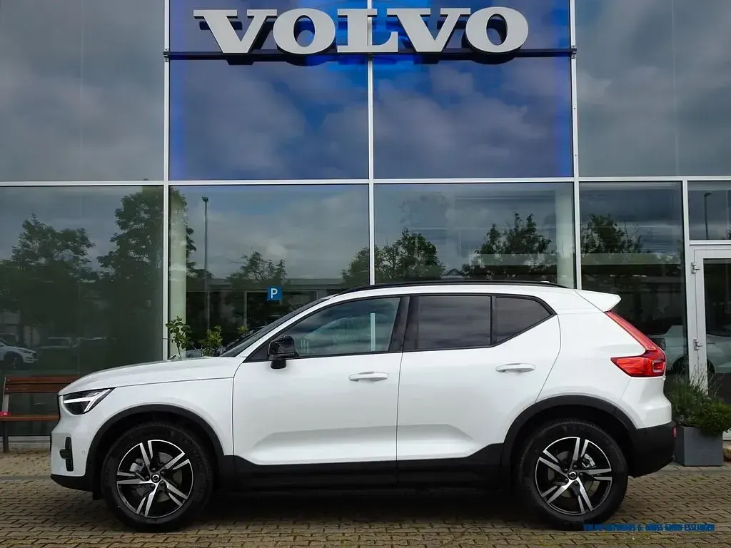 Gebraucht Volvo XC40 Plus 163 PS (119 kW) 2026 Weiß SUV