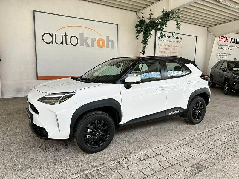 Weiß Neu 2025 Toyota Yaris Cross Business Edition SUV | 28.980 € (Teuer) - Bild 1/4