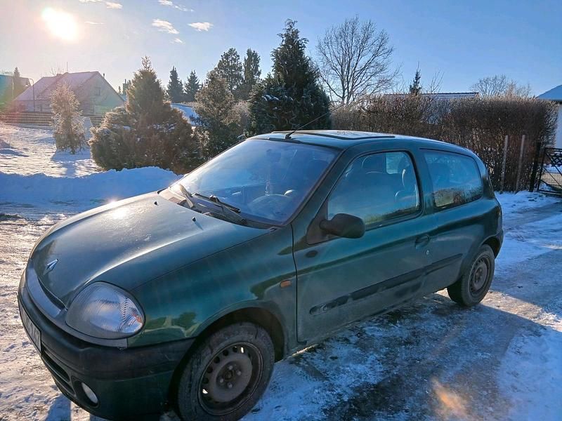 Grün Gebraucht 1998 Renault Clio II Kleinwagen | 1.000 € (Fairer Preis) - Bild 1/4