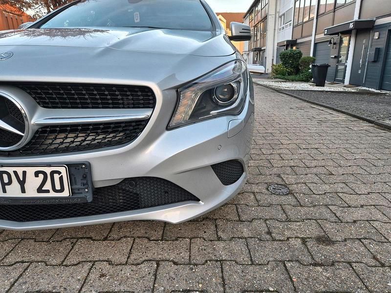 Gebraucht Mercedes CLA200 Shooting Brake 136 PS (100 kW) 2015 Silber Kombi