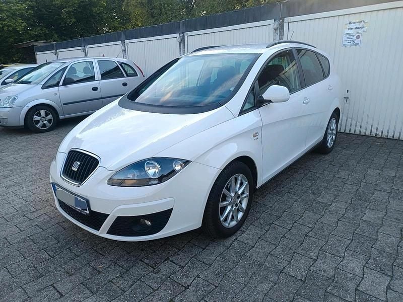 Weiß Gebraucht 2010 Seat Altea Style Van / Kleinbus | 1.990 € (Superpreis) - Bild 1/4