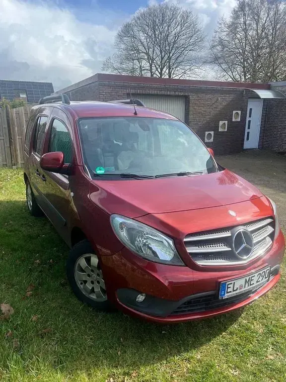 Gebraucht Mercedes Citan 111 110 PS (80 kW) 2015 Rot Van / Kleinbus