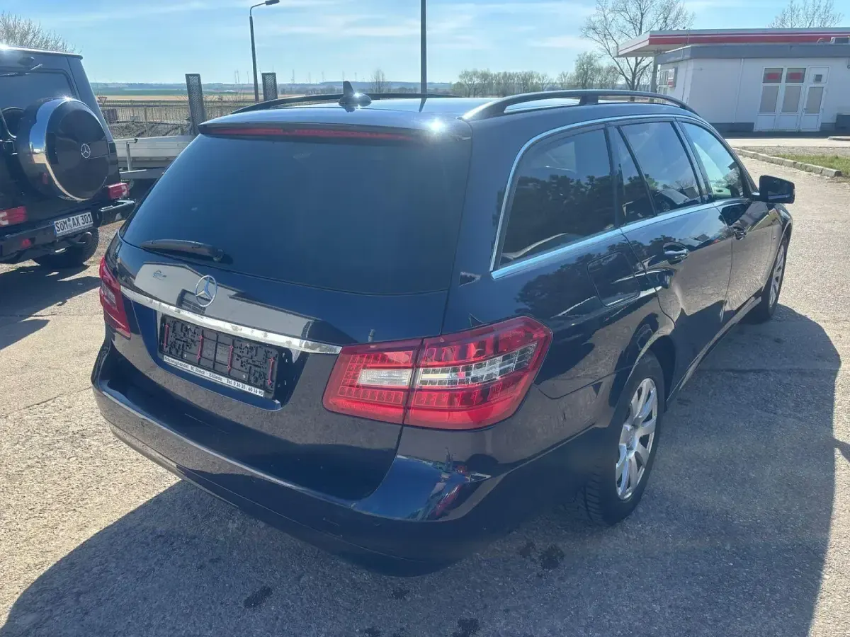 Gebraucht Mercedes E220 170 PS (125 kW) 2012 Blau Kombi
