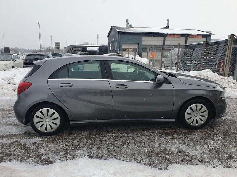 Gebraucht Mercedes A200 136 PS (100 kW) 2016 Grau Limousine