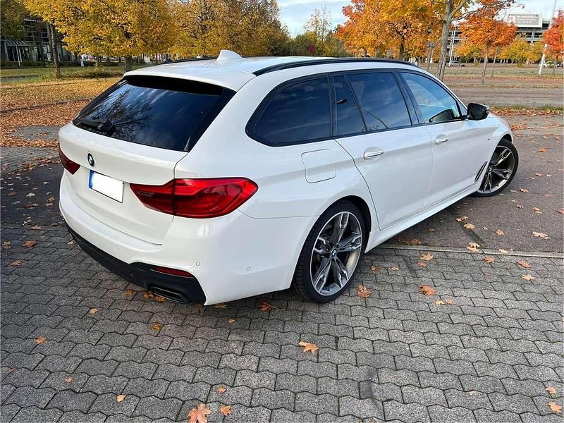 Gebraucht BMW M550 400 PS (294 kW) 2018 Weiß Limousine