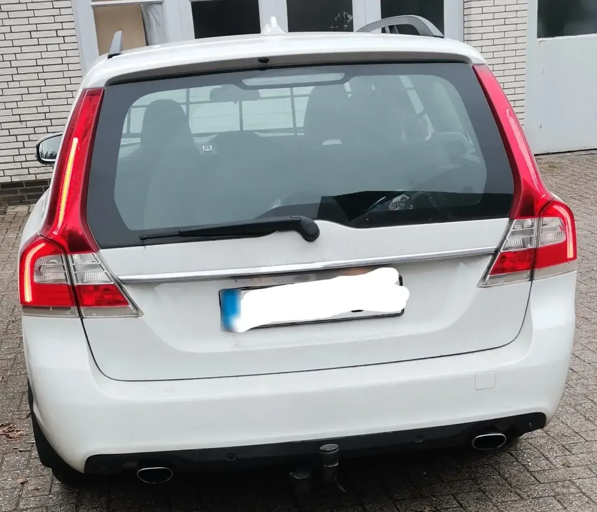Second-hand Volvo V70 181 CP (133 kW) 2016 Alb Break