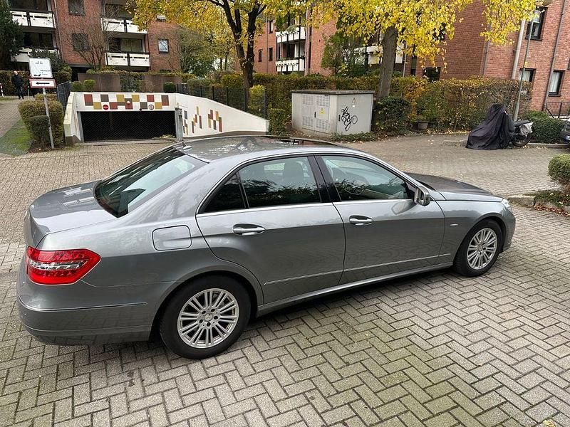 Gebraucht Mercedes E350 Elegance 231 PS (169 kW) 2010 Silber Limousine