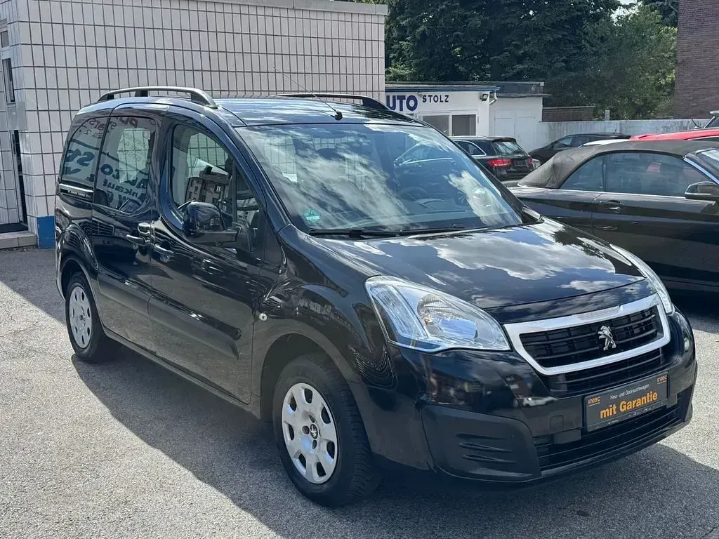 Gebraucht Peugeot TePee Active 99 PS (72 kW) 2016 Schwarz Van / Kleinbus