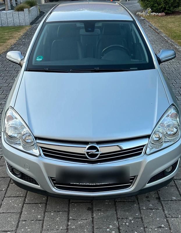Silber Gebraucht 2009 Opel Astra Kombi | 2.200 € (Guter Preis) - Bild 1/4