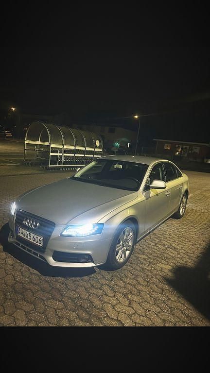 Silber Gebraucht 2008 Audi A4 Ambiente Limousine | 3.700 € (Superpreis) - Bild 1/4