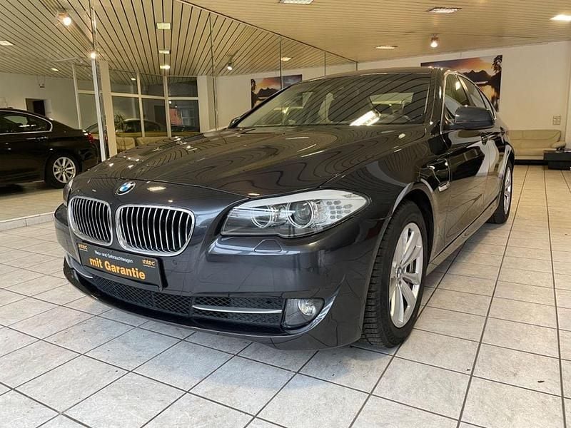 Grau Gebraucht 2010 BMW 520 Limousine | 15.950 € (Teuer) - Bild 1/4