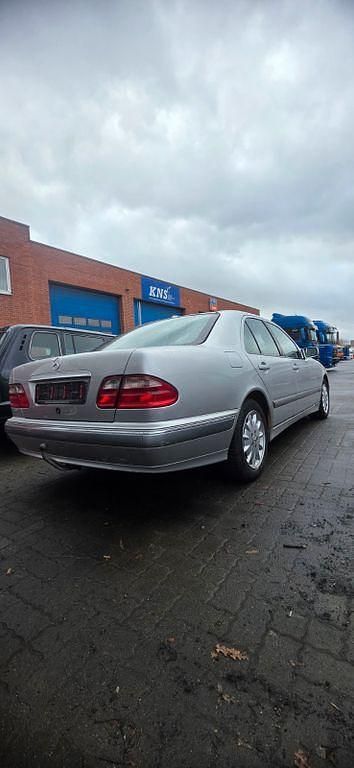 Gebraucht Mercedes E280 Elegance 204 PS (150 kW) 2002 Silber Limousine