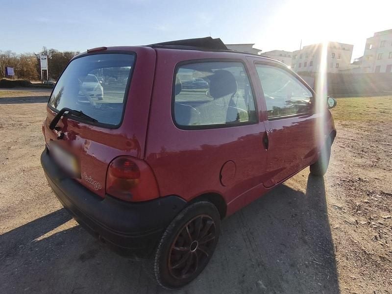 Second-hand Renault Twingo 58 CP (42 kW) 2004 Roșu Hatchback