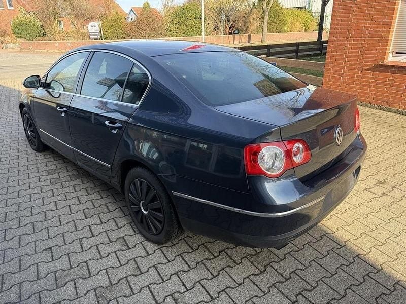 Gebraucht VW Passat Comfortline 116 PS (85 kW) 2005 Blau Limousine