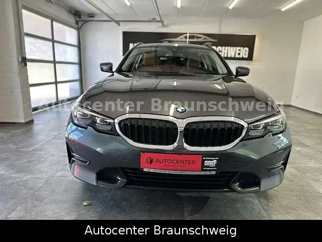 Gebraucht BMW 318 Sport Line 150 PS (110 kW) 2022 Grau Kombi
