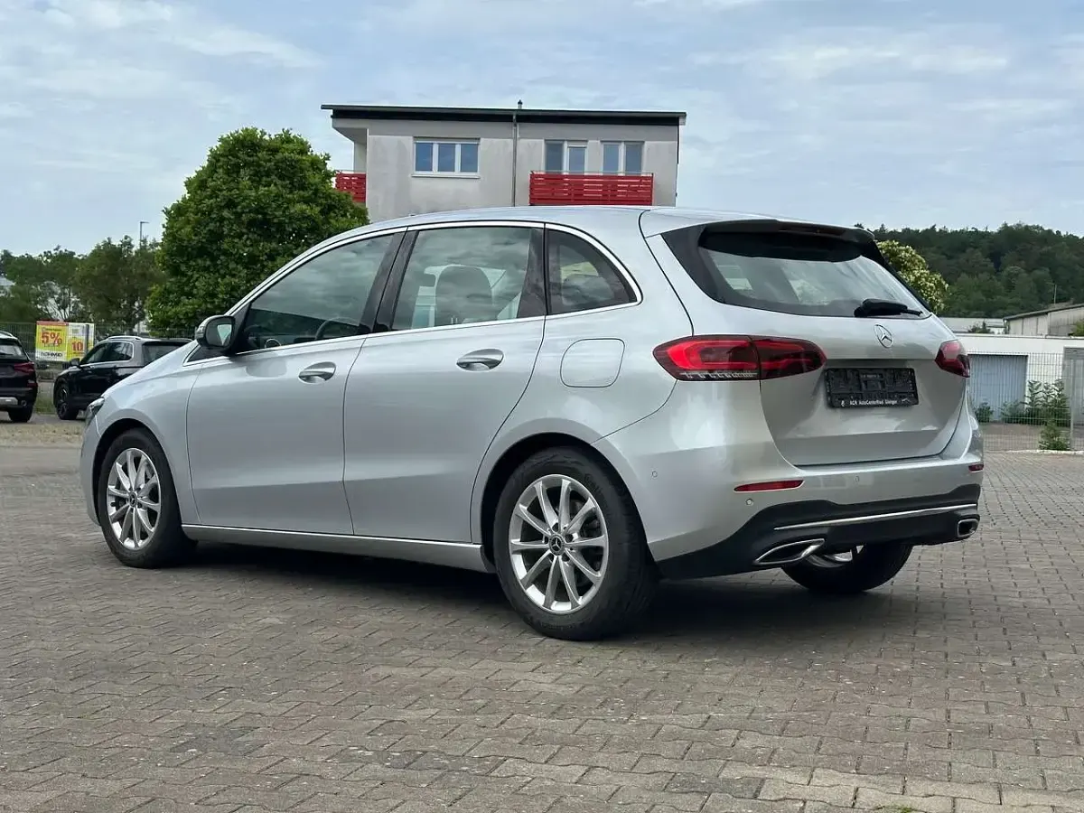 Gebraucht Mercedes B220 190 PS (139 kW) 2019 Iridiumsilber  metalliclack Kleinwagen