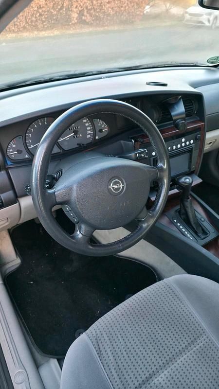 Gebraucht Opel Omega 141 PS (103 kW) 2000 Schwarz Limousine
