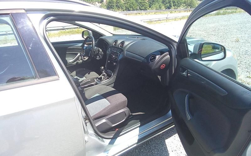 Gebraucht Ford Mondeo 160 PS (117 kW) 2013 Grau Kombi