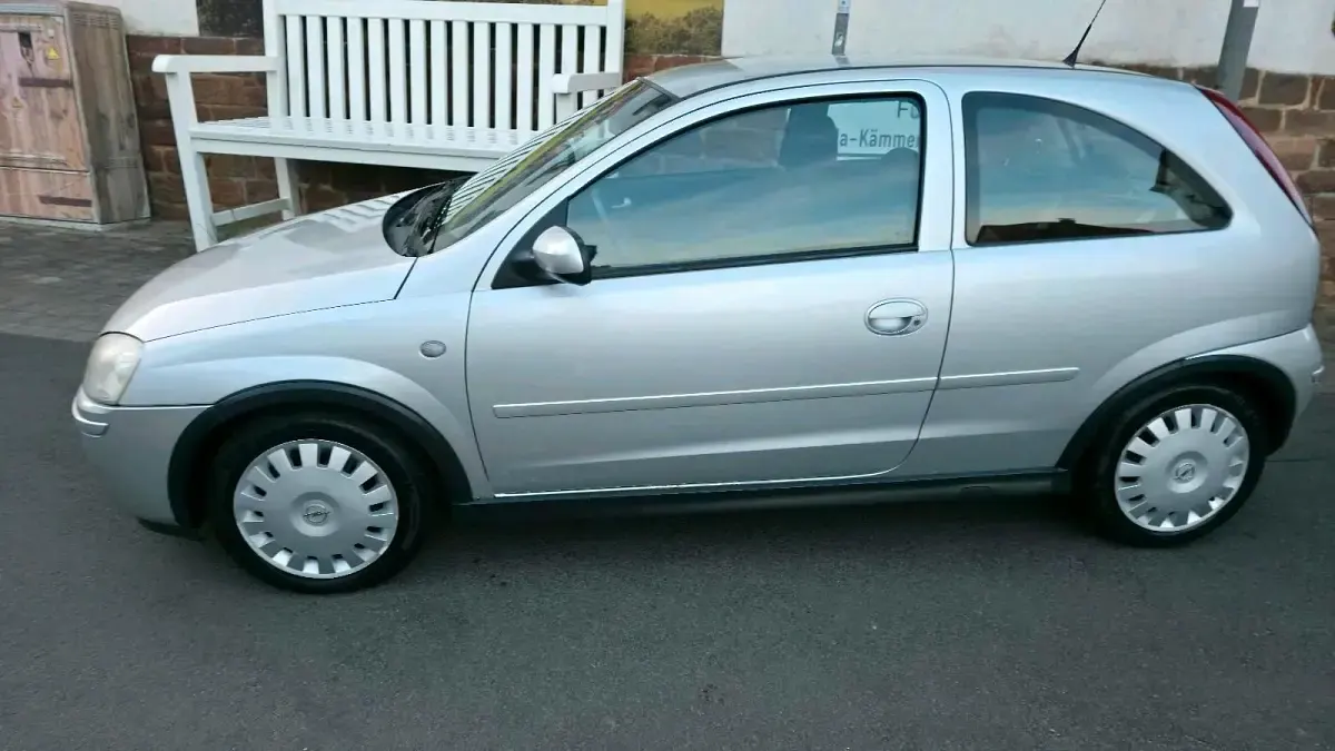 Usata Opel Corsa 81 CV (59 kW) 2006 Argento Utilitaria