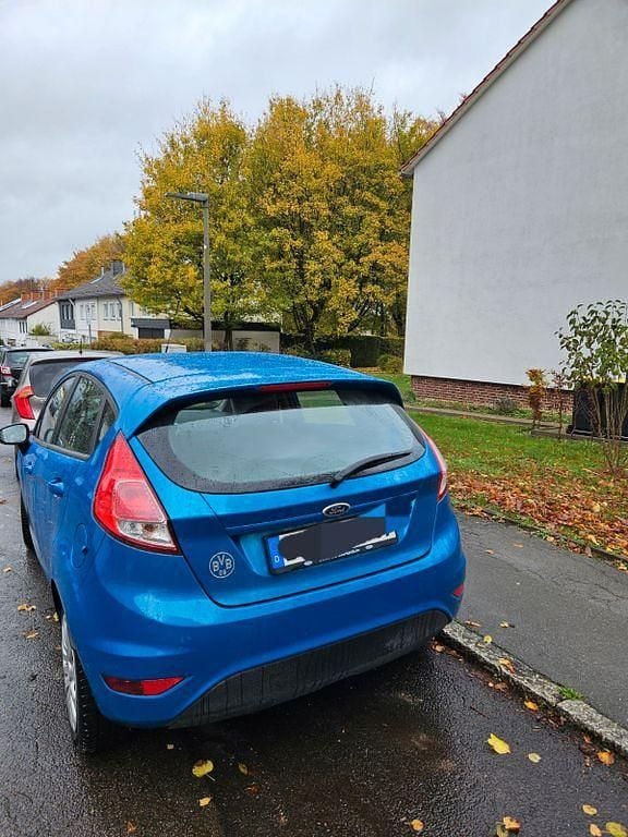 Gebraucht Ford Fiesta Trend 82 PS (60 kW) 2015 Blau Limousine