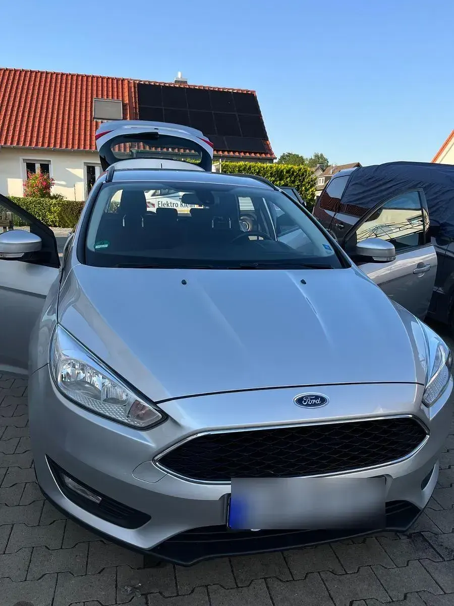 Gebraucht Ford Focus 105 PS (77 kW) 2015 Silber Kombi
