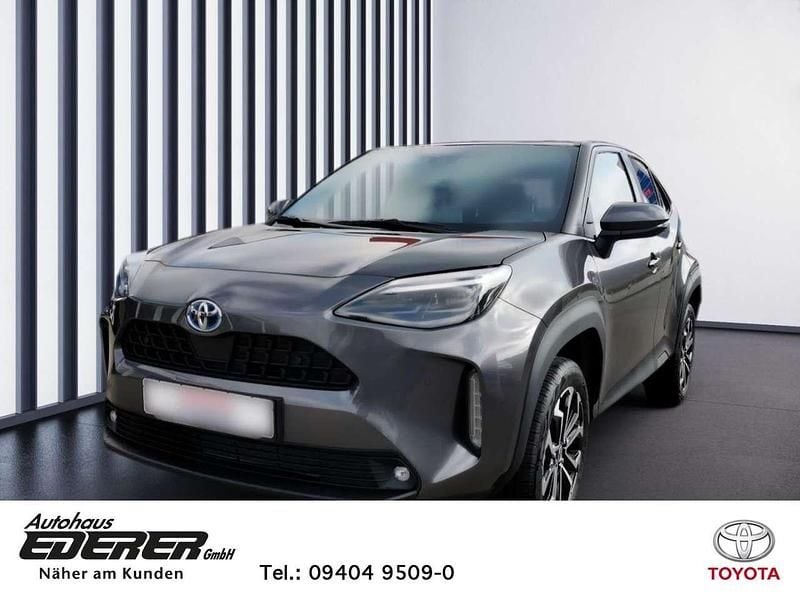 Grau Gebraucht 2024 Toyota Yaris Cross Team SUV | 25.950 € (Guter Preis) - Bild 1/4
