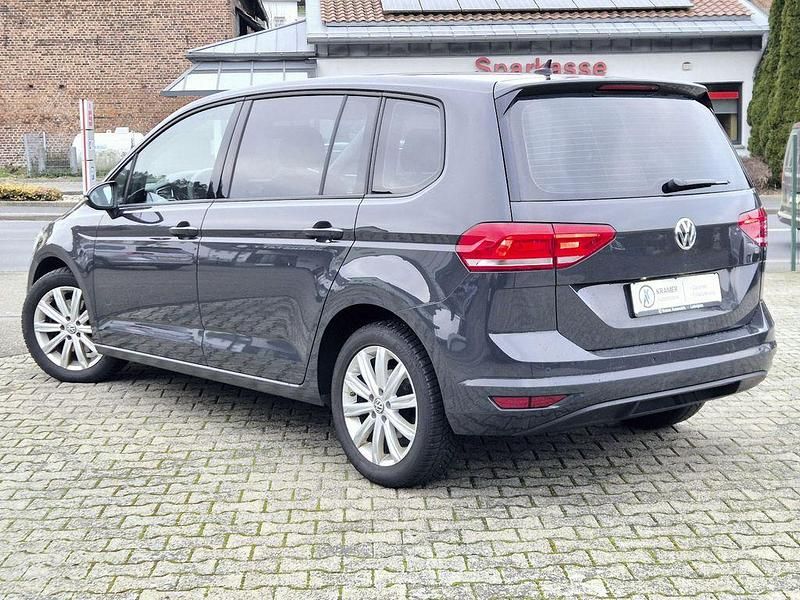 Gebraucht VW Touran 116 PS (85 kW) 2019 Grau Van / Kleinbus