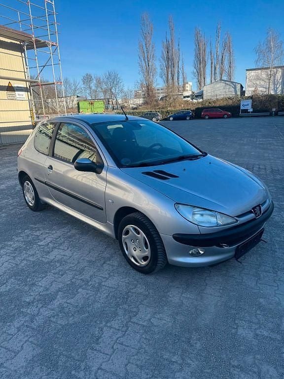 Gebraucht Peugeot 206 75 PS (55 kW) 1999 Silber Kleinwagen