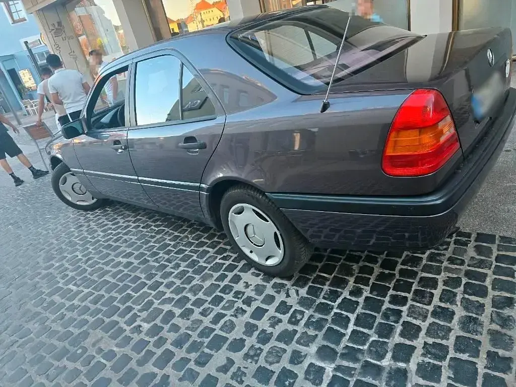 Gebraucht Mercedes C180 122 PS (89 kW) 1994 Braun Limousine