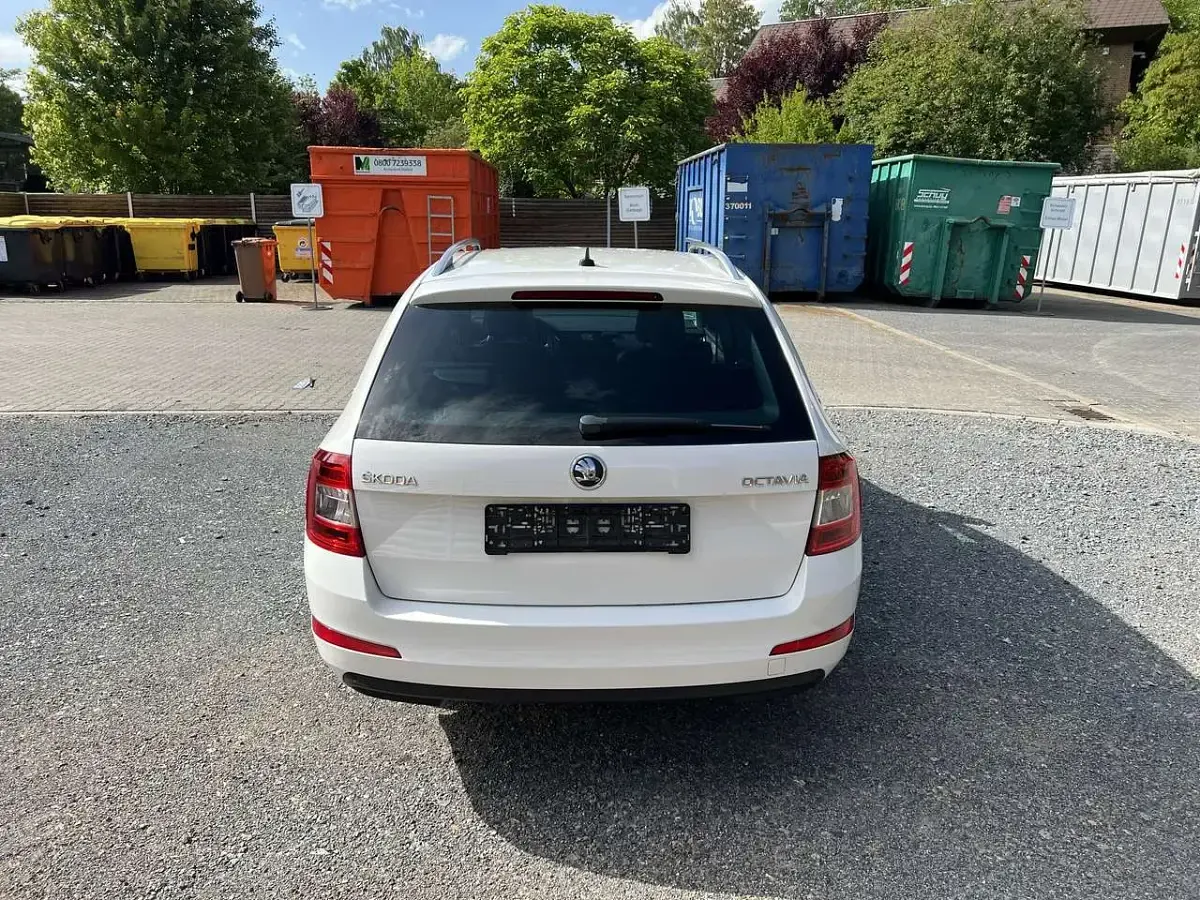 Gebraucht Skoda Octavia Elegance 150 PS (110 kW) 2014 Weiß Kombi