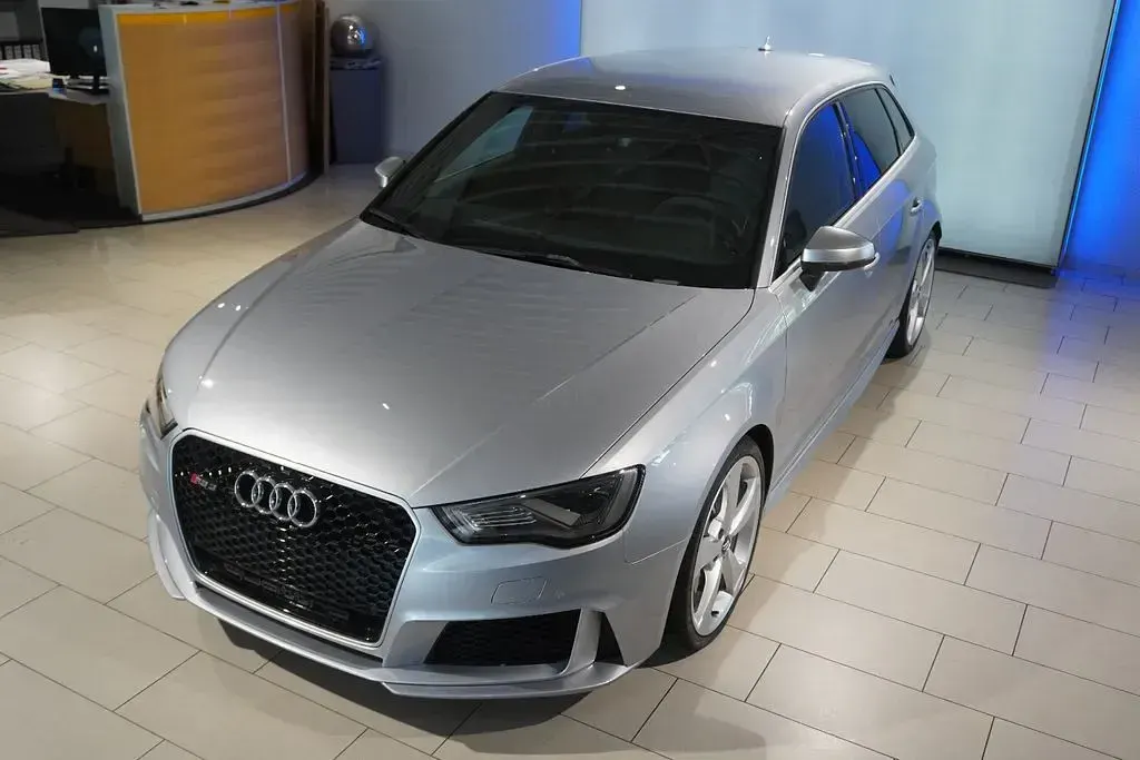 Gebraucht Audi RS3 Sport 367 PS (269 kW) 2016 Silber Limousine