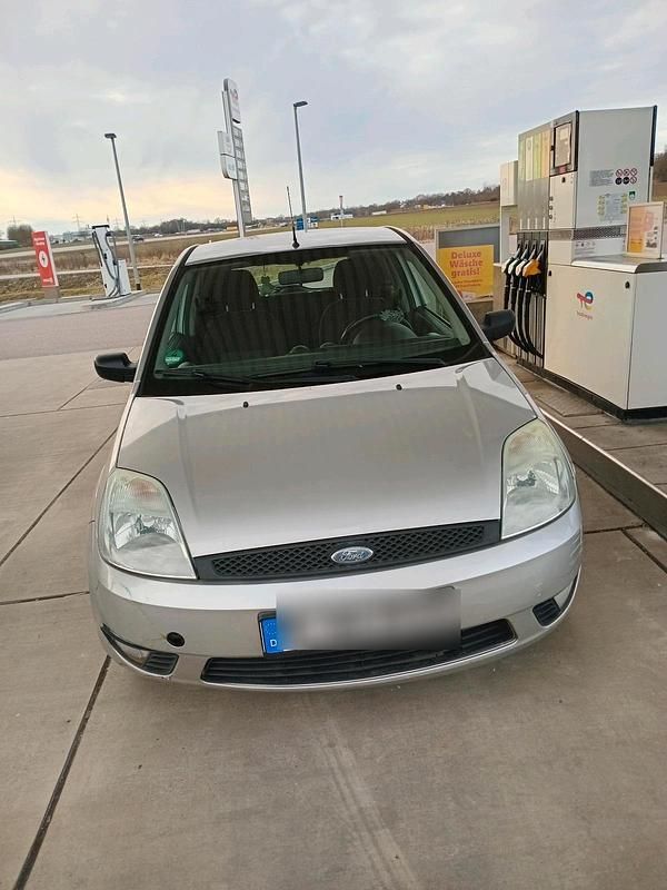 Gebraucht Ford Fiesta 80 PS (58 kW) 2004 Silber Kleinwagen