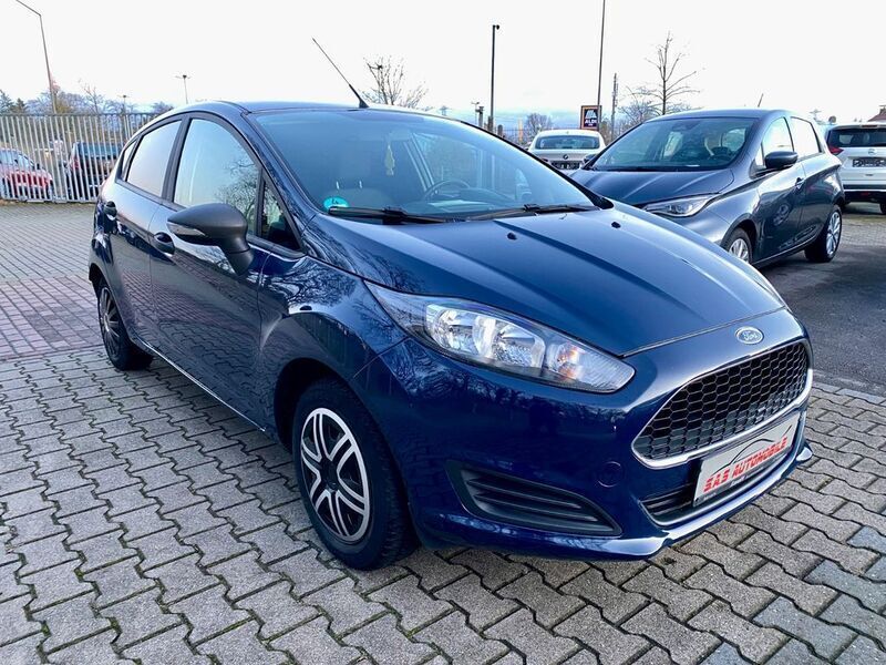 Blazerblau Gebraucht 2016 Ford Fiesta Ambiente Kleinwagen | 4.999 € (Fairer Preis) - Bild 1/4