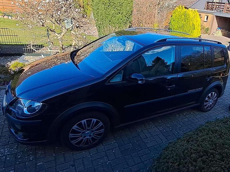 Schwarz Gebraucht 2008 VW Touran Conceptline Van / Kleinbus | 4.300 € (Fairer Preis) - Bild 1/4