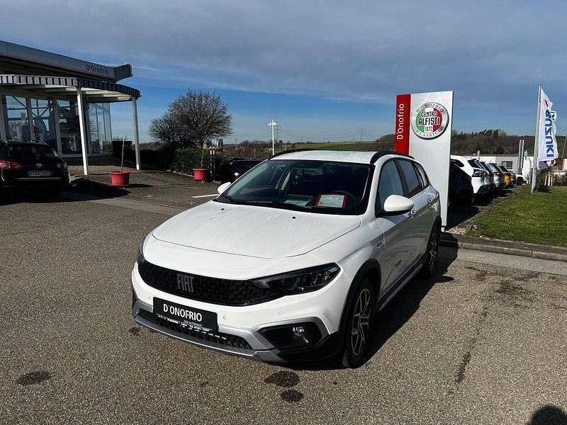 Gelato weiß metallic Neu 2024 Fiat Tipo Cross Kombi | 28.990 € - Bild 1/4